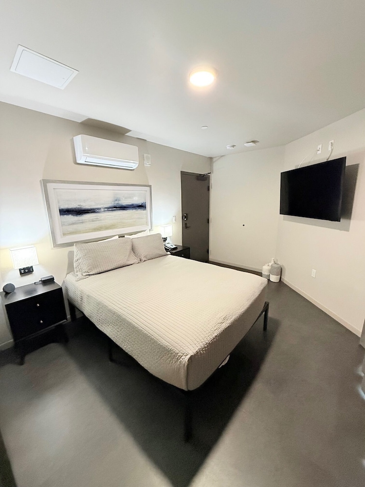 City24 Hotel Little Italy Mission Hills - photo 12