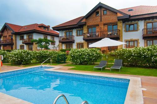 Apartamentos Ciudad de Petra — 4-Star Luxury Hotel in Santillana, Spain