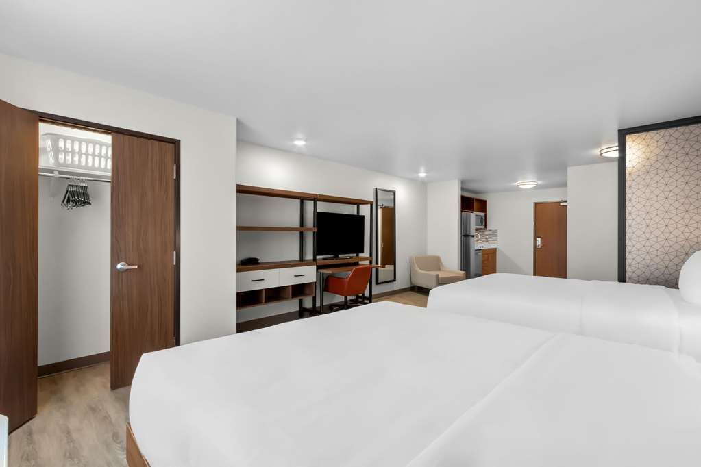 Everhome Suites Glendale Sports Entertainment District - photo 14