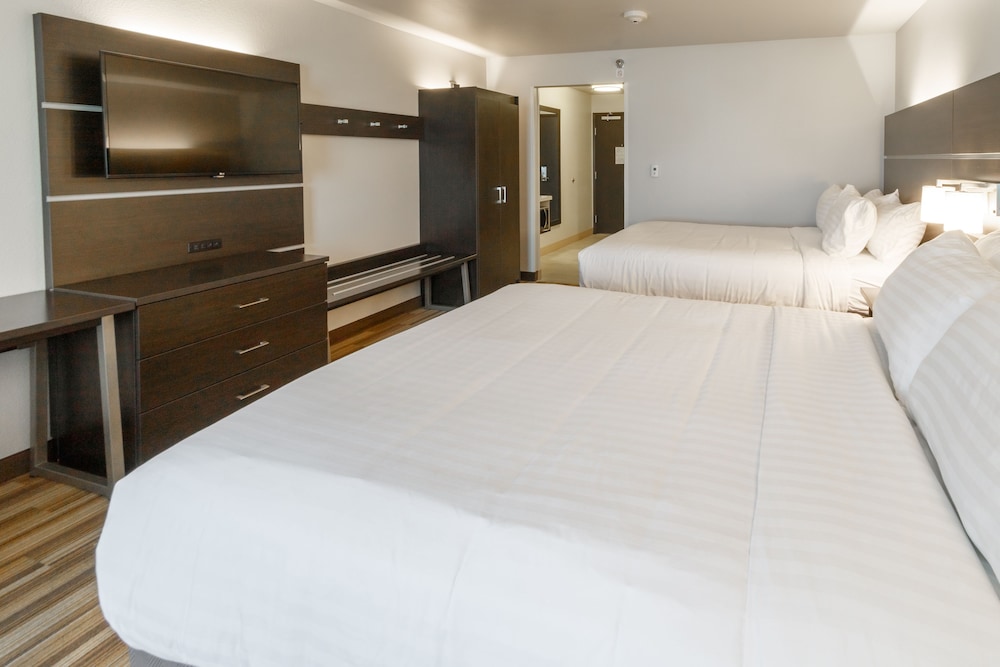 Holiday Inn Express and Suites Lincoln I 80 by IHG - photo 11