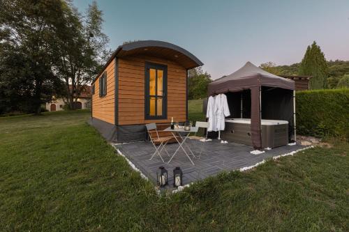 Roulotte Paradis Insolite Spa Privatif Piscine — Chilly