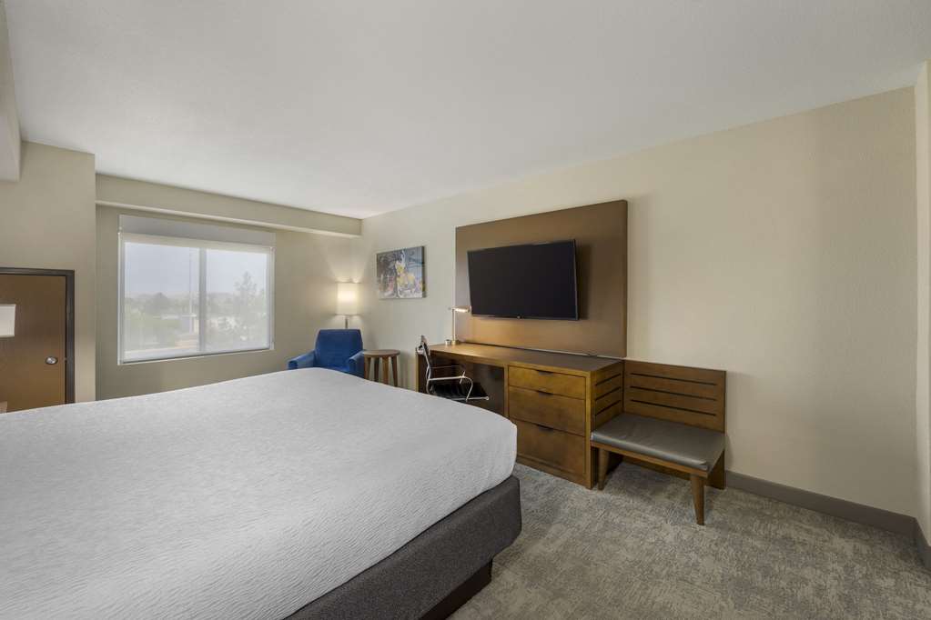 Best Western Plus Henderson Hotel - photo 11