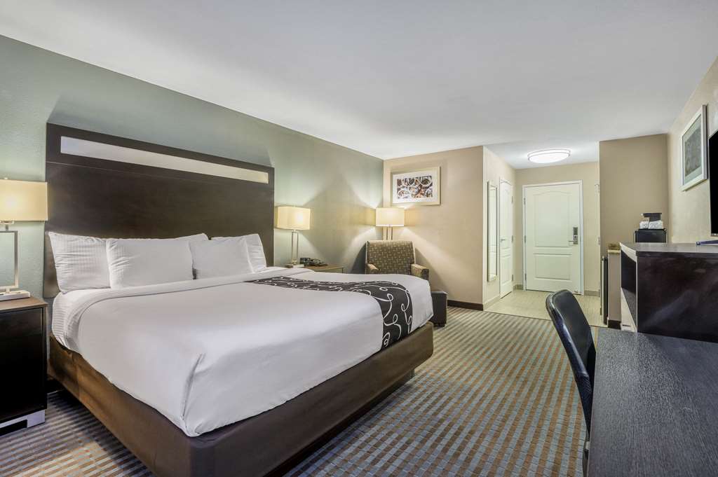 La Quinta Inn & Suites by Wyndham Glendive - photo 24