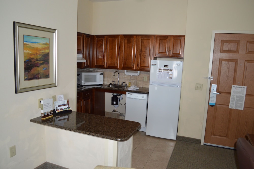 Staybridge Suites Milwaukee West Oconomowoc by IHG - photo 51