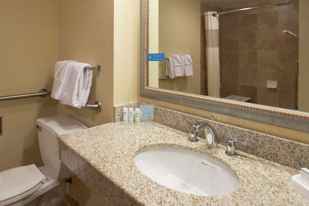 Hampton Inn & Suites Charlotte Arrowood Rd. - photo 42