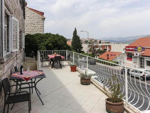 Apartments Sisic One Bedroom Apartment with Terrace