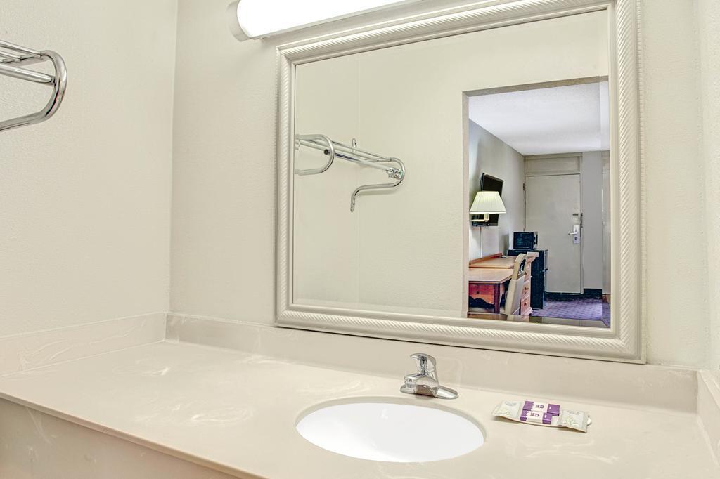 Knights Inn Memphis - photo 13