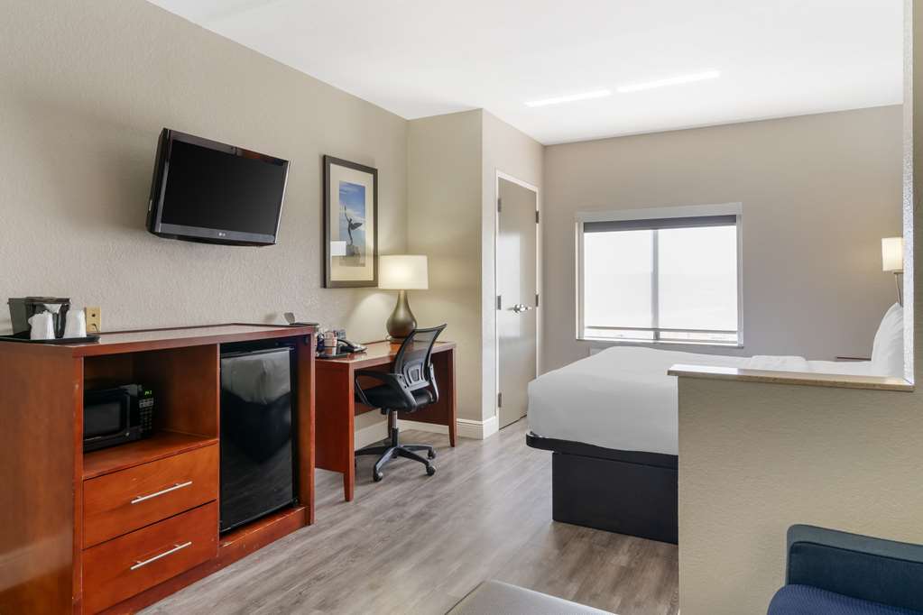 Comfort Suites West Jacksonville - photo 17