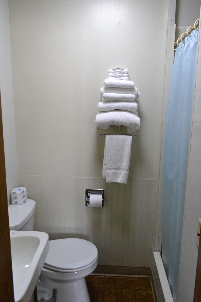 Innkeeper Motel - photo 60