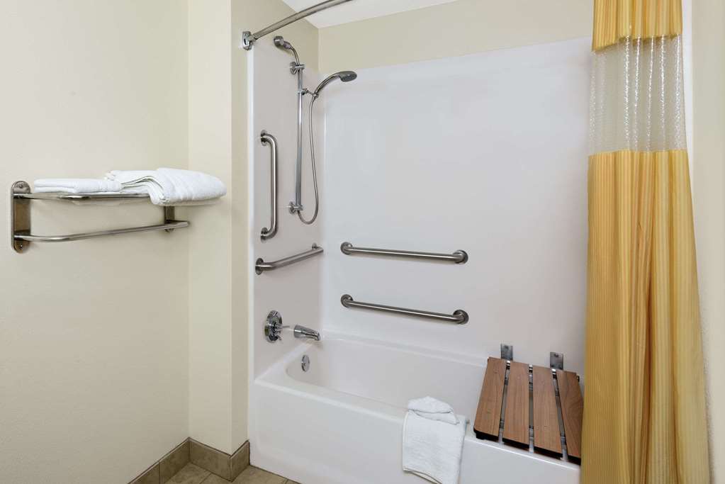 Days Inn by Wyndham Geneva Finger Lakes - photo 4