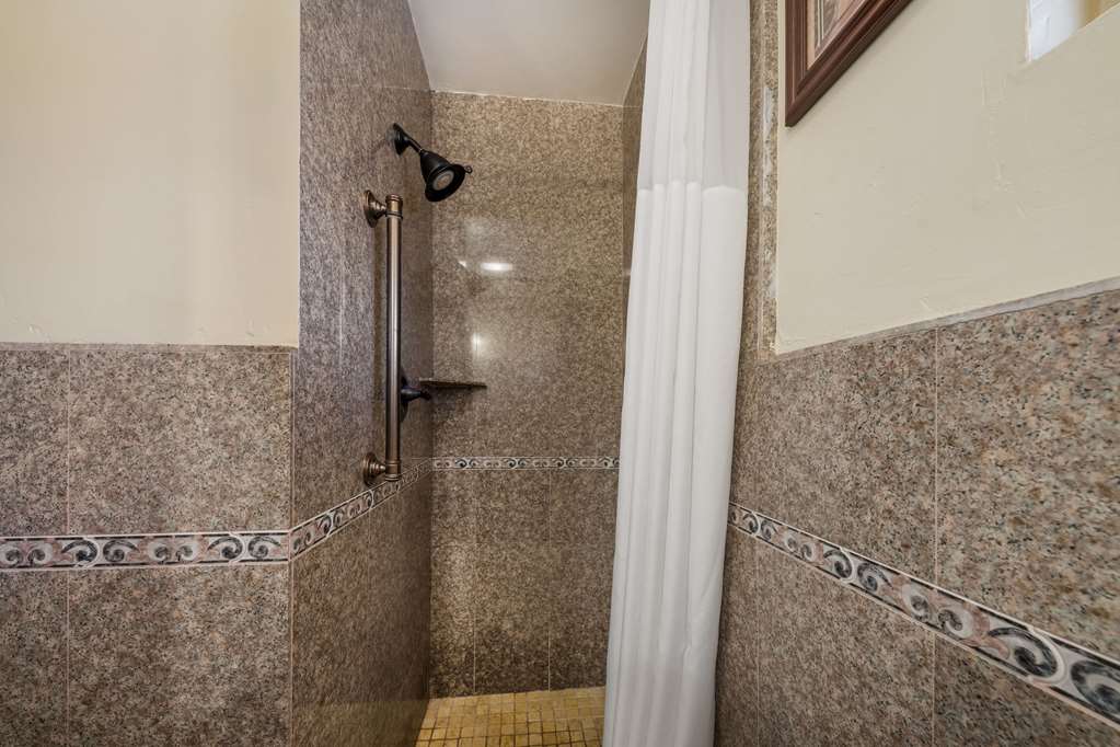 Clarion Collection Carmel Oaks Inn - photo 23
