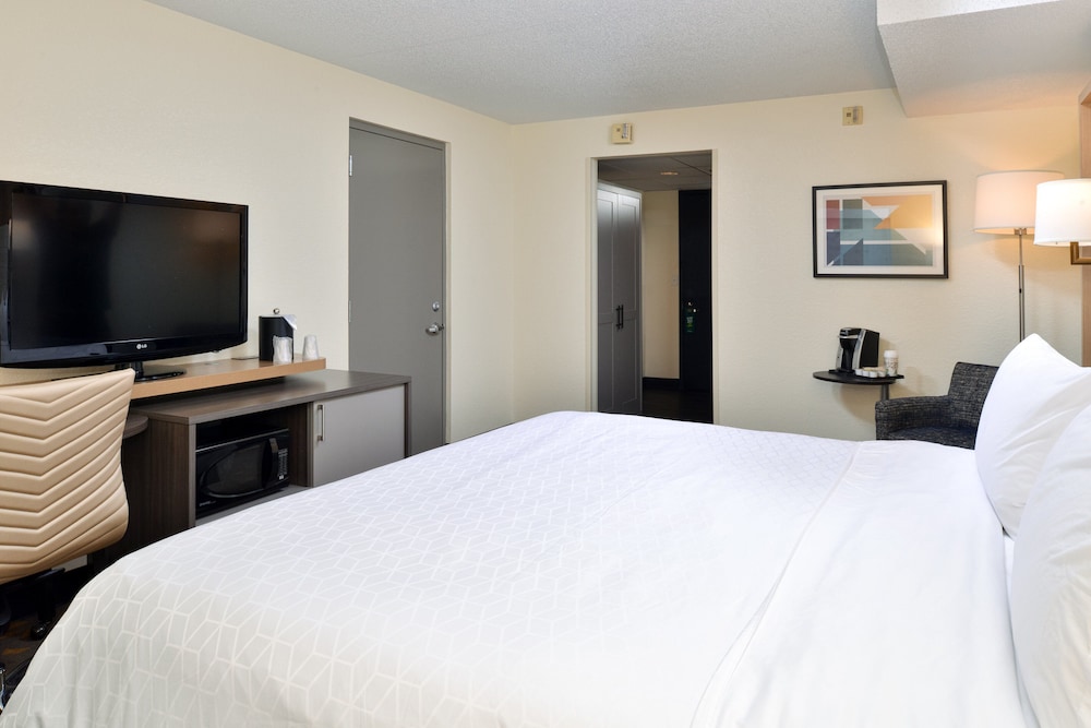 Holiday Inn Hotel & Suites Overland Park Convention Center - photo 19