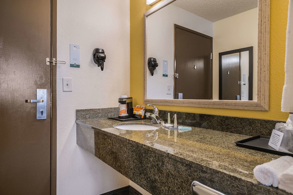 Quality Inn & Suites Silverdale Bangor Keyport - photo 22