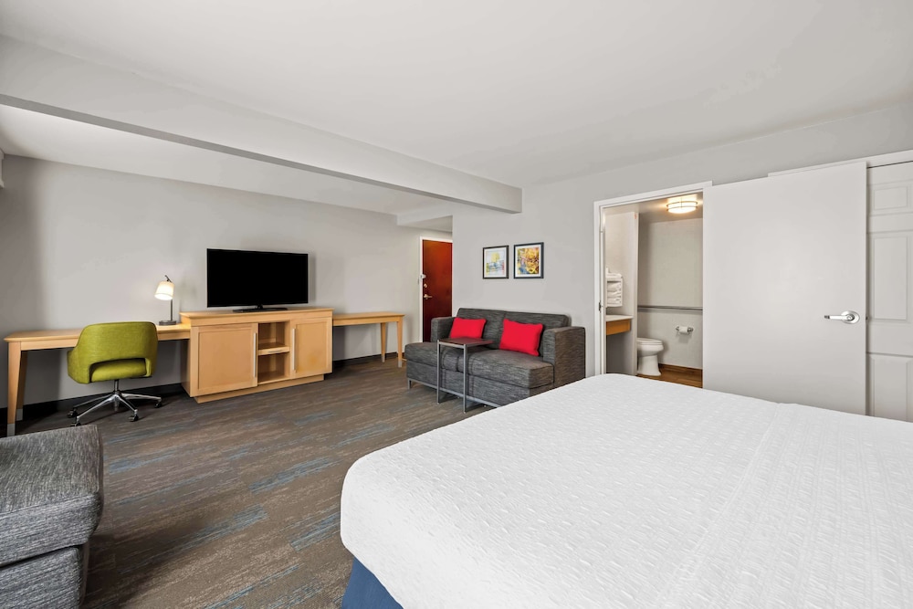 Hampton Inn & Suites Wilson I 95 - photo 17