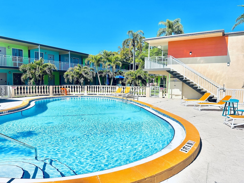 Tropical Inn & Suites - photo 79