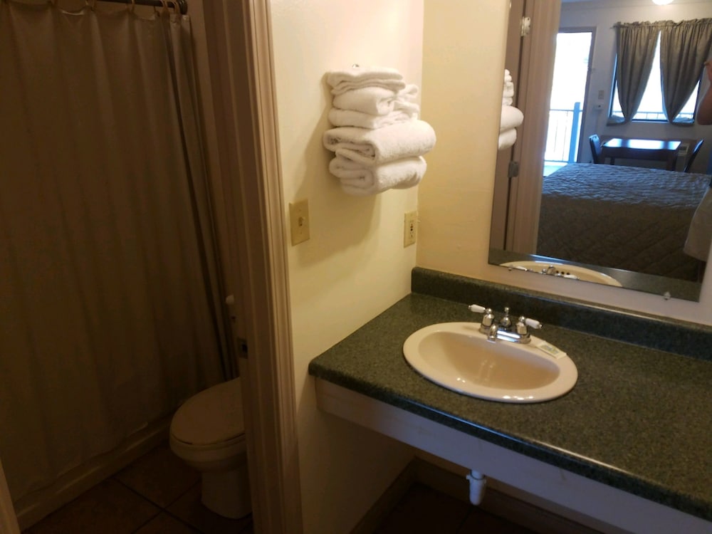 Traveler's Choice Motel - photo 12