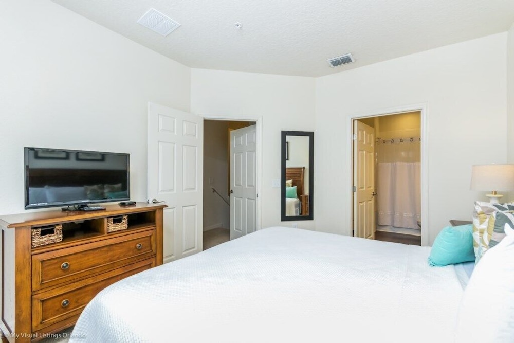 Lucaya Village Resort 4 Bedroom TownHome 4 Townhouse by RedAwning - photo 8