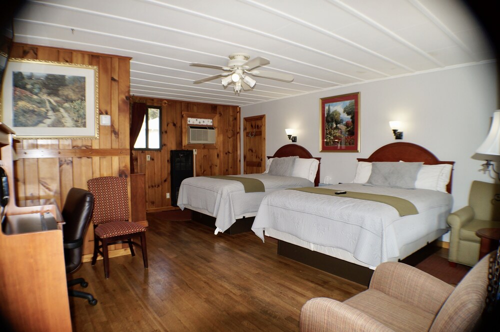 CedarWood Inn - photo 43