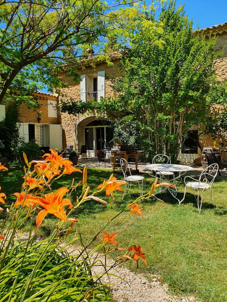 La Mandarine — hotel in Piolenc