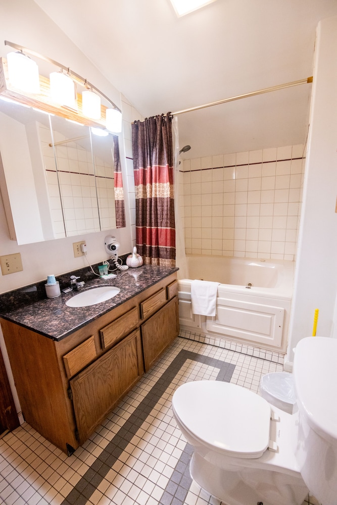 7 Gables Inn & Suites - photo 41
