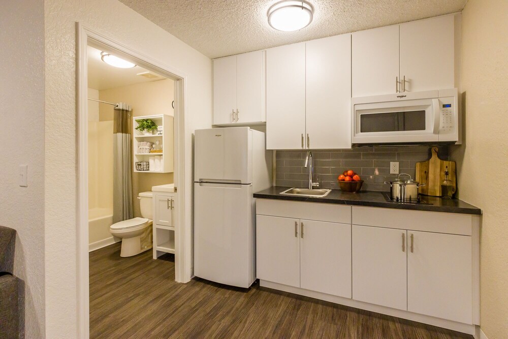 InTown Suites Extended Stay Jacksonville FL Beach Blvd - photo 9