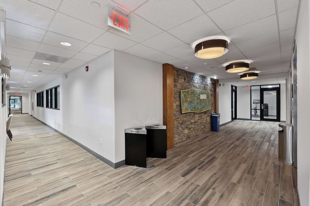 Hampton Inn & Suites Lake George - photo 8