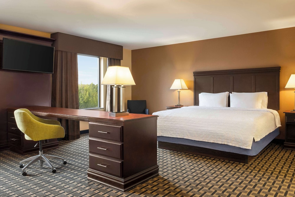 Hampton Inn and Suites Pine Bluff - photo 8