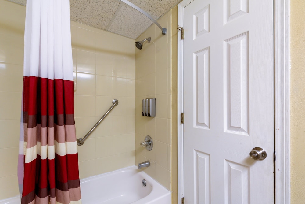 Red Roof Inn Vincennes - photo 17
