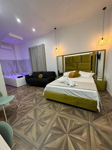 San Ferdinando suite room — 4-Star Luxury Hotel in Naples, Italy