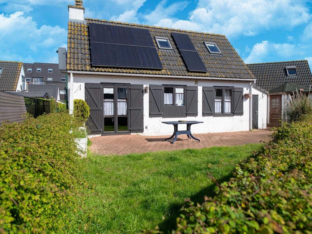 Holiday Home Near Marina with Pool — 4-Star Luxury Hotel in Nieuwpoort, Belgium