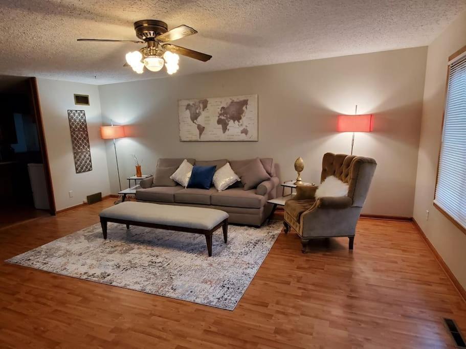 Cute 3Br 3Ba Handicap Acc Br And Ba Wifi Smart Tv — 4-Star Luxury Hotel in Wichita, United States