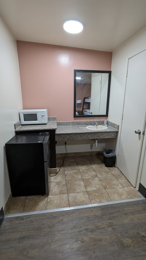 Portland Value Inn - photo 10