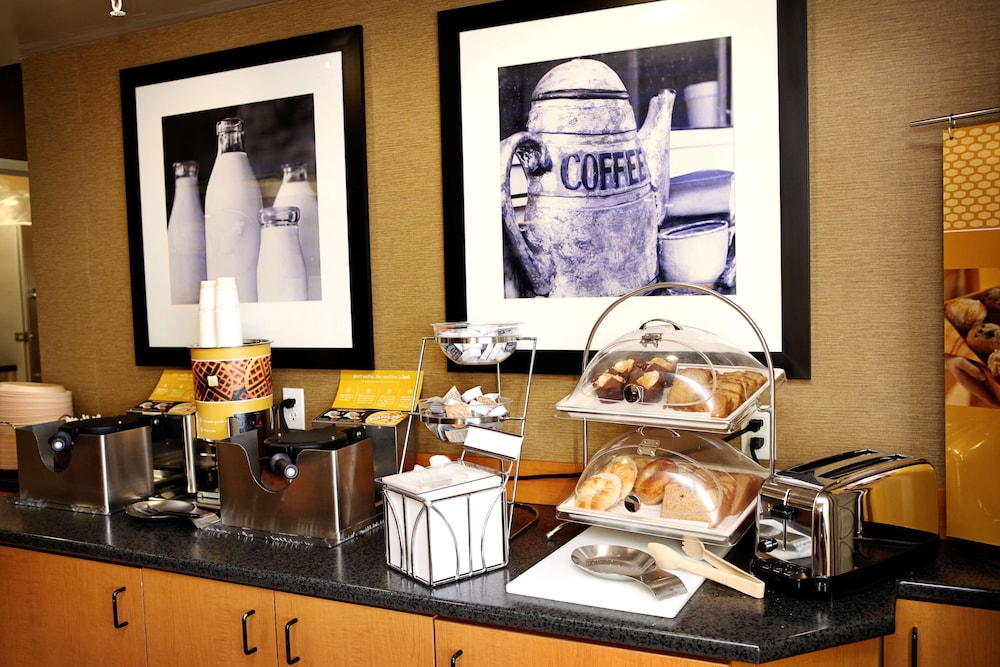 Hampton Inn Mitchell - photo 19