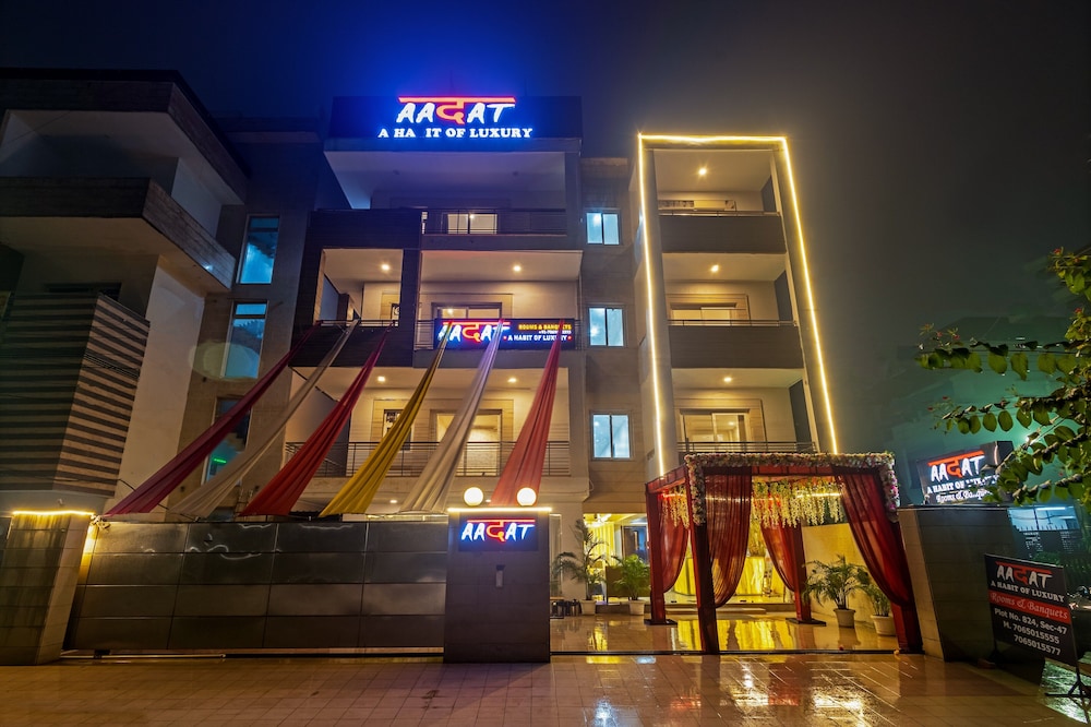 Aadat Hotel Subhash Chowk Gurgaon in Gurgaon, India