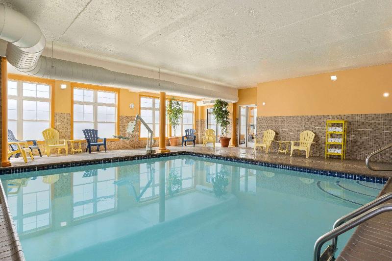 Spark by Hilton Portland Airport Maine Mall - photo 25
