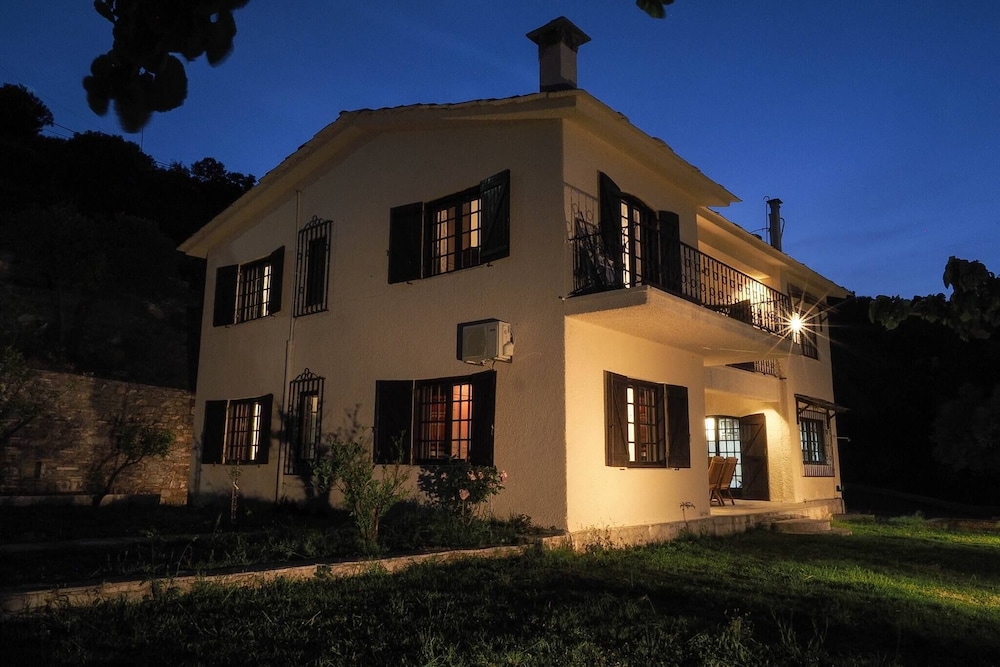 Sonia Rustic Mansion 5bd 30 Sec Walk T