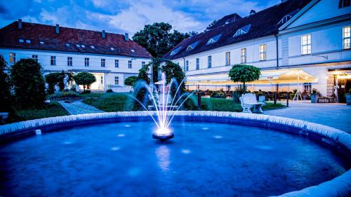 Hotel Court Park — hotel in Nysa