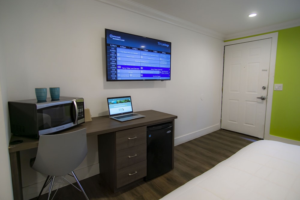 Spinnaker Inn of Naples - photo 20