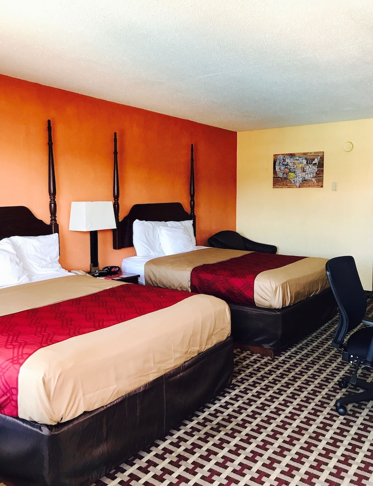 Milan Inn & Suites - photo 11