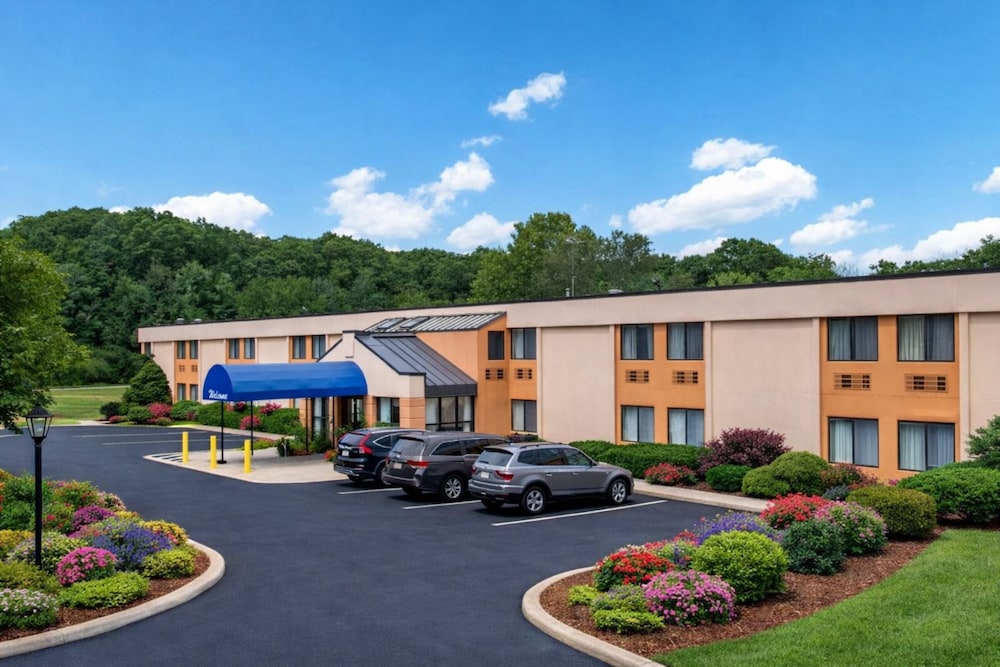 All Seasons Inn Suites Smithfield Providence — Smithfield