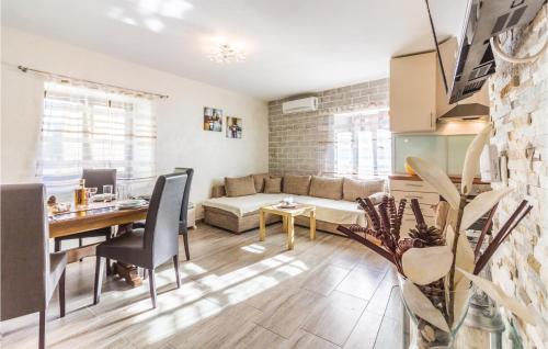Three Bedroom Holiday Home In Pomer — 4-Star Luxury Hotel in Medulin, Croatia