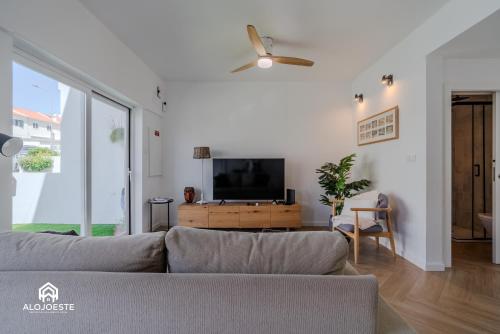 Casa de Praia Stylish villa Center of Sta Cruz — 4-Star Luxury Hotel in Santa Cruz, Portugal