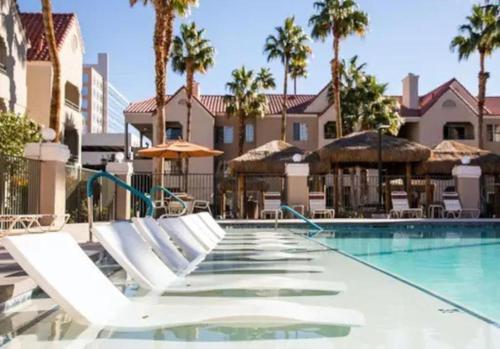 Close to the Strip 1BD resort condo ideal for families or friends gateaway in Las Vegas, United States