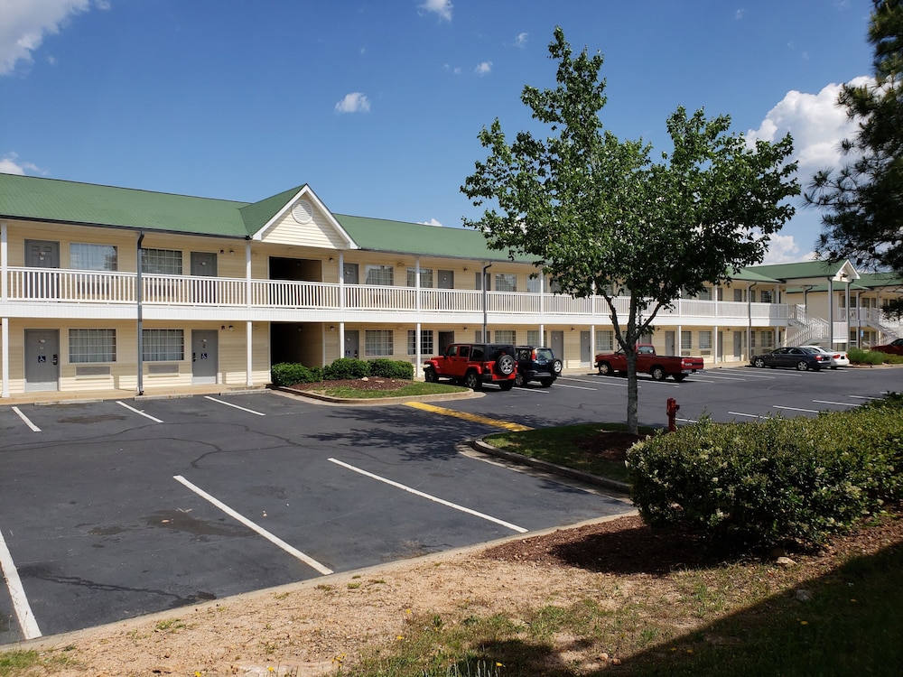 InTown Suites Extended Stay Atlanta Cumming - photo 26