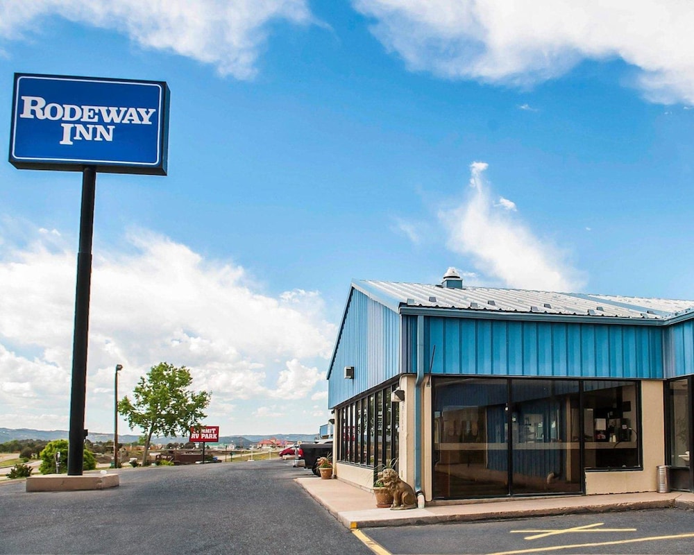 Budget Host - photo 2