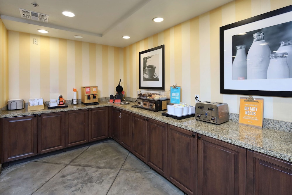 Hampton Inn & Suites Tucson Mall - photo 31