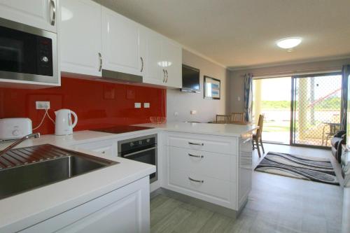 Beachfront 2 25 Willow Street — 4-Star Luxury Hotel in Crescent Head, Australia