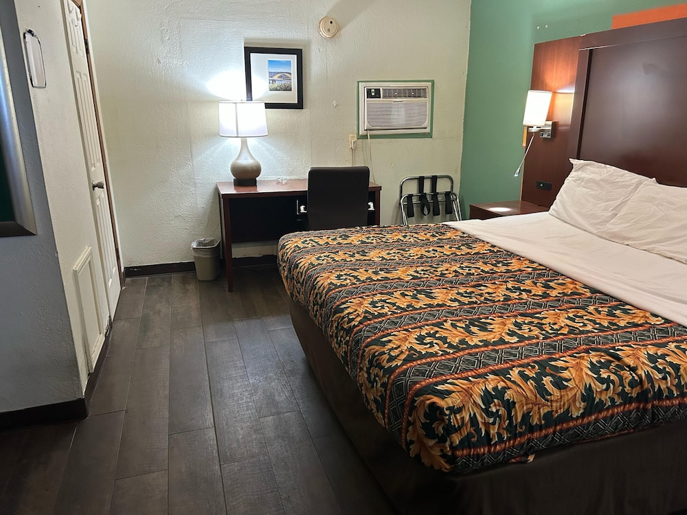 Hillcrest Motel By OYO Aurora IN Near Lawrenceburg - photo 11