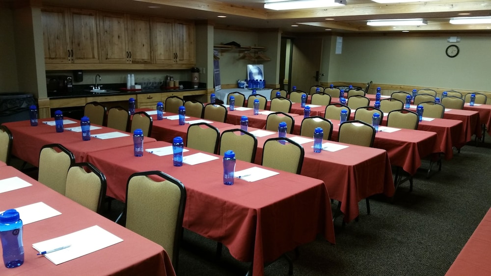 AmericInn by Wyndham Oswego - photo 18
