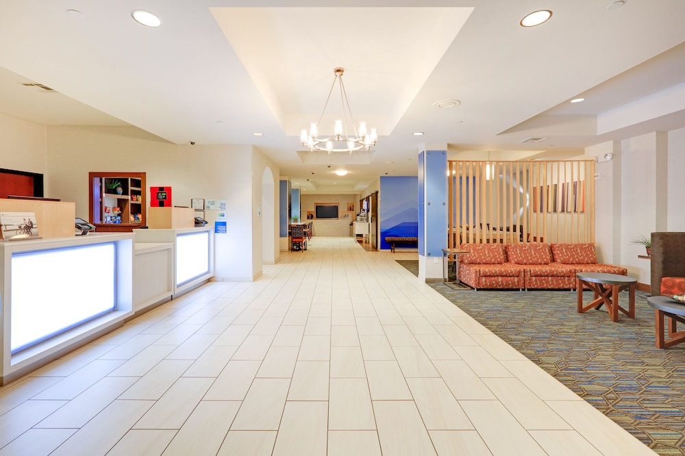 Holiday Inn Express & Suites Burleson Ft. Worth by IHG - photo 2
